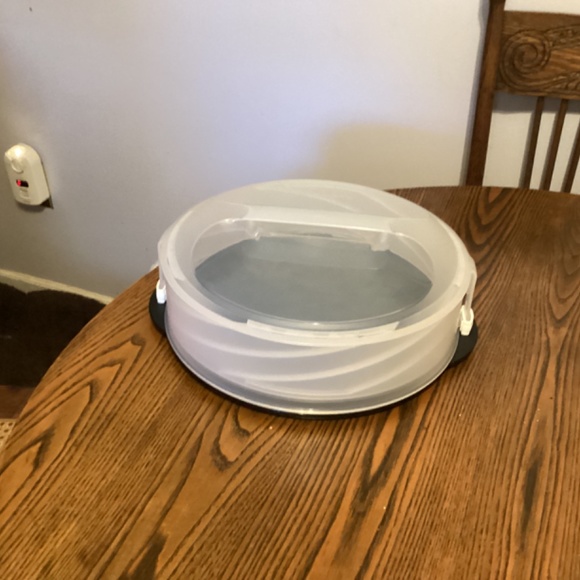 Tupperware Collapsable cake taker - Picture 3 of 3